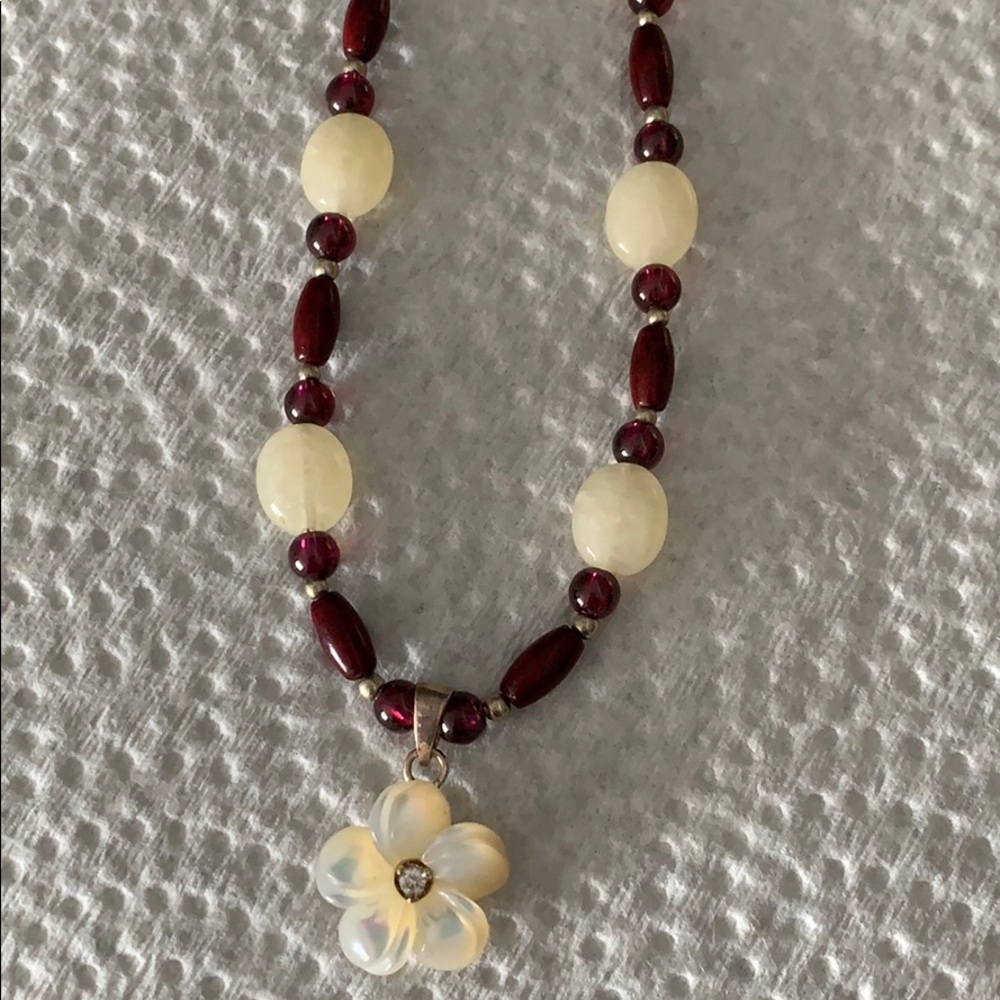 Natural stones flower necklace